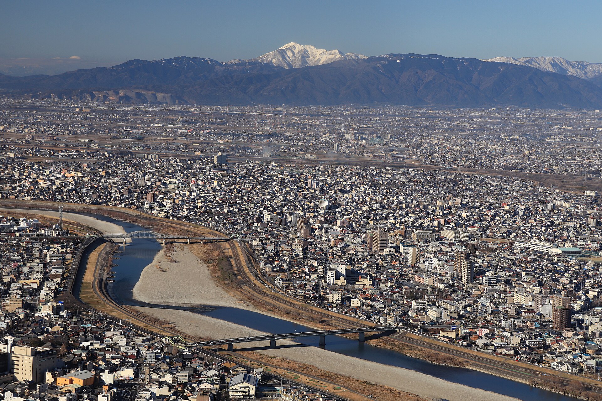 荒瀬川の流れ